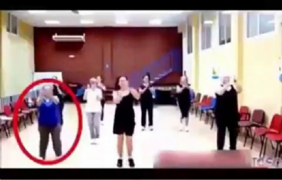 yasli kadin - Dans ritmini tutturamayan teyzenin görüntüsü güldürüyor! Videosu