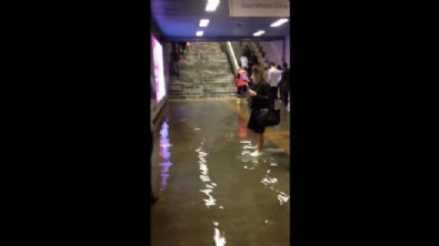 sagnak yagmur - İstanbul'daki yağışın en çok paylaşılan 3 görüntüsü  Videosu