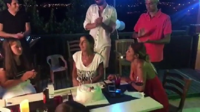 derya tuna - Derya Tuna depreme doğum gününü kutlarken yakalandı  Videosu