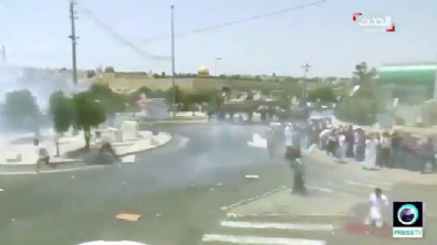 kudus - İsrail polisinden namaz kılan Filistinli'ye tekme Videosu