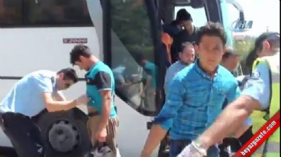 Otobüsten 119 göçmen çıktı Videosu