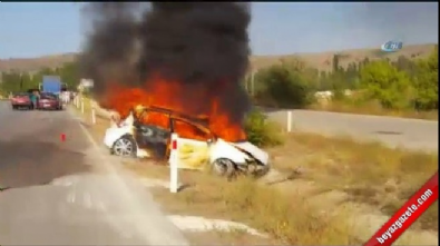 Bariyerlere çarpan araç alev topuna döndü: 1 ölü, 2 yaralı Videosu