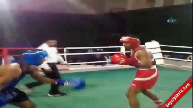 arjantin - İki boksör aynı anda nakavt oldu  Videosu