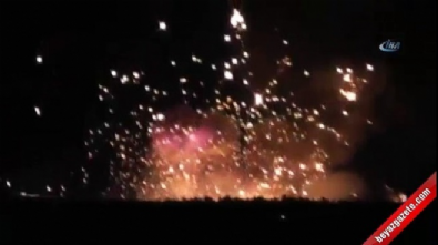 askeri muhimmat deposu - Ukrayna'da korkutan patlama  Videosu