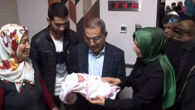  Adana'da yeni yılın ilk bebeği babaannesi ile aynı doğum gününe sahip 