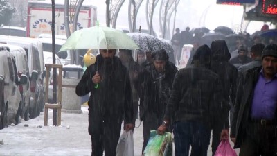 Hakkari'de kar yağışı 