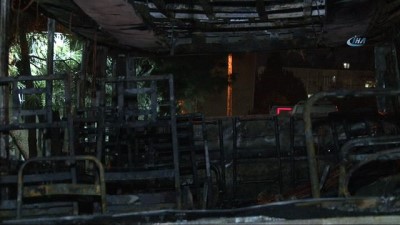  Ümraniye’de park halindeki otobüs alev alev yandı