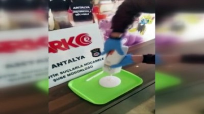 uyusturucu -  Şampuanın içine kattığı yarım kilo esrarla bin 124 kilometre yol kat etti, Antalya'da yakayı ele verdi Videosu