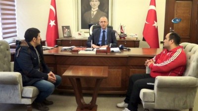 olimpiyat sampiyonu -  Çankırı’da temizlik işinde çalışan Avrupa şampiyonu başka göreve alınacak
- Vali Aktaş: “Bu kardeşimizi bulunduğu yerden alıp başka bir yerde göre...  Videosu