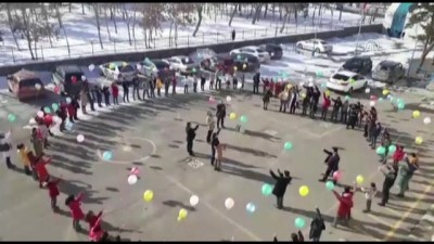 gokyuzu - 'Kötü sözleri' balonlarla hayatlarından çıkardılar - ERZURUM Videosu