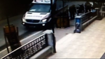 alisveris -  Motosiklet sürücüsünün engelli gence çarpma anı kamerada  Videosu