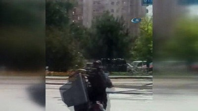 motosiklet surucusu -  Motosiklet sürücüsünün televizyonla yolculuğu kamerada Videosu