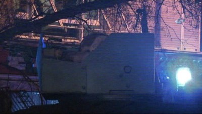  Başına silah dayayarak kendini kilitleyen kişi, polisi alarma geçirdi 