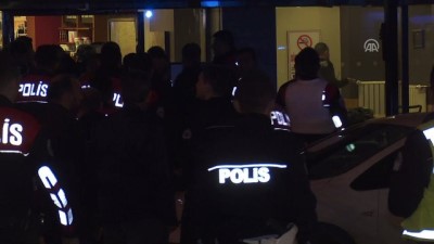 Başkentte başına silah dayayan kişi kendisini kafeye kilitledi 