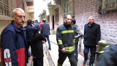 efes -  Diyarbakır’da korkutan yangın: 6 kişi dumandan etkilendi  Videosu