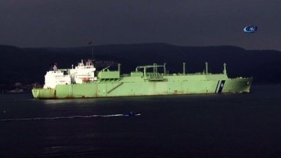  Doğalgaz tankeri Çanakkale Boğazı'ndan geçti 