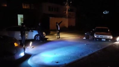  Eğlenmek için havai fişek patlattılar, büyük tehlike atlattılar 