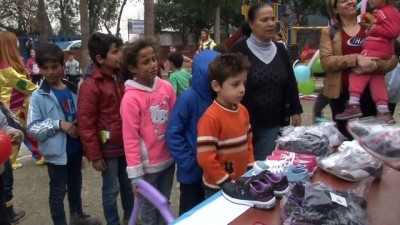 tarim iscisi -  Gönüllüler tarım işçisi çocuklarına mont ve ayakkabı yardımı yaptı  Videosu