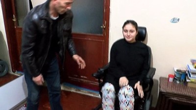 tekerlekli sandalye -  Kas hastası genç kız eski günlerine dönmek için yardım bekliyor  Videosu