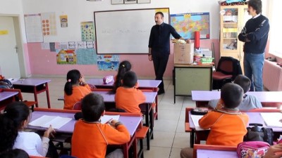 olumsuz - Postacılardan köy okullarına kütüphane desteği - KIRŞEHİR  Videosu