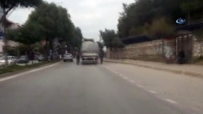 bisiklet -  Yük dolu kamyonun yanında ilerleyen bisikletliler trafikte tehlike saçtı  Videosu