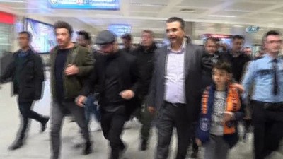 sampiyon - Arda Turan İstanbul'a geldi Videosu