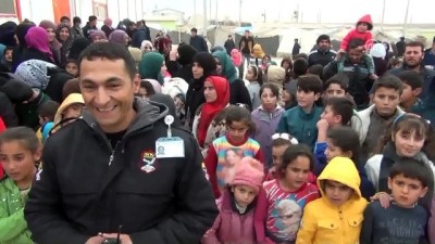 siginmacilar - İş adamından sığınmacı çocuklara giysi yardımı - MARDİN Videosu