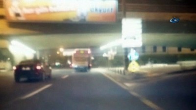 cep telefonu -  Seyir halindeki otobüse tutunan patencinin tehlikeli yolculuğu Videosu