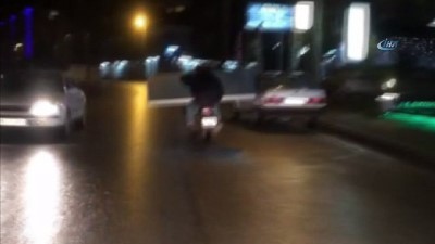 motosiklet surucusu -  Trafikte akıl almaz görüntü  Videosu