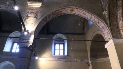 yabanci turist - Çeşmeli Kilise'nin fresklerine turist ilgisi - KARAMAN  Videosu