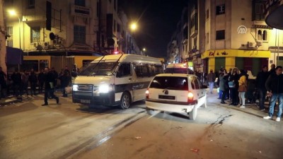 goz yasartici gaz - Futbol taraftarlarına polis müdahalesi - TUNUS Videosu