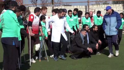 hava saldirisi - İdlib'de savaş mağdurlarından ampute futbol maçı - İDLİB Videosu