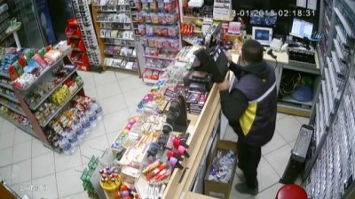 kar maskesi -  Soygun kameraya yansımıştı... Silahlı soygunun şüphelisi ailesiyle vedalaşırken yakalandı  Videosu