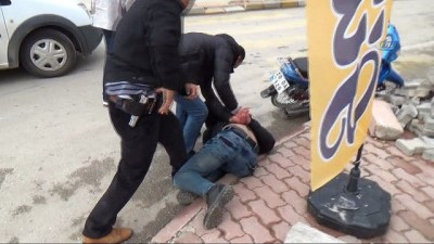 kamera kaydi -  Polis, silahlı gaspçıları böyle yakaladı  Videosu
