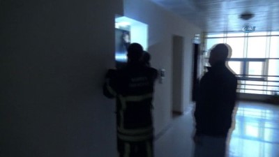 genc kizlar -  12. katta asansörde mahsur kalan kızları itfaiye kurtardı  Videosu