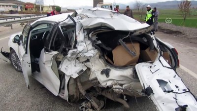 Afyonkarahisar’da tır otomobile çarptı: 1 ölü