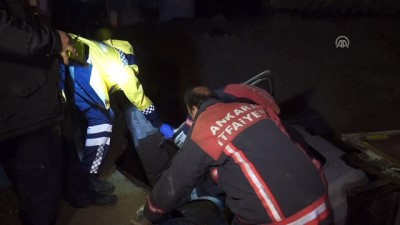 salar - Başkentte ekmek taşıyan kamyonet menfeze devrildi  Videosu