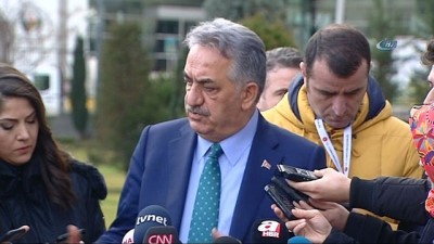  Hayati Yazıcı, AK Parti Genel Merkezi girişinde basın mensuplarının sorularını cevaplandırdı 