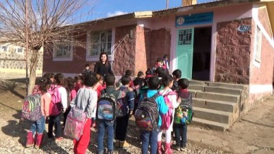 akarca -  Köy okulunda ders ortasında puding keyfi  Videosu