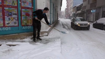 karla mucadele -  Kar yağışı nedeniyle 138 köy yolu ulaşıma kapandı  Videosu