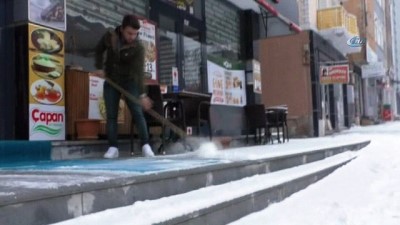 kar surprizi -  Karslılar güne karla başladı  Videosu