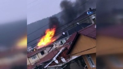 cati kati -  Sultanbeyli'de 3 katlı binanın çatı katı alev alev yandı  Videosu