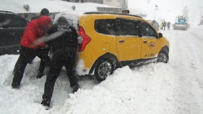 kar firtinasi -  Uludağ'da kar fırtınası...Şiddetli yağan kar nedeniyle araçlar mahsur kaldı Videosu