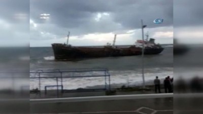 demirli -  Yola çıkmasına metreler kaldı... Yük gemisi fırtına nedeniyle karaya oturdu  Videosu