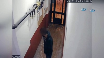 alisveris -  Apartman girişinde uyuşturucu alışverişi kamerada  Videosu