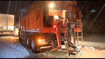 mahsur kaldi -  Erzincan-Sivas karayolu ulaşıma kapandı, çok sayıda araç yolda mahsur kaldı  Videosu