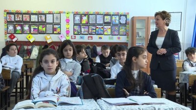 tiyatro oyunu - 'İkizler okulu'nda karne sevinci - İZMİR  Videosu