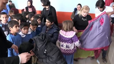 sosyal sorumluluk - Öğrencilere 'sıcak' karne hediyesi - AĞRI Videosu