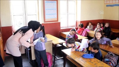 ortaogretim - Okullarda karne heyecanı - HAKKARİ/HATAY/BİTLİS  Videosu