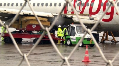 sigorta sirketi - Trabzon Havalimanı'nda uçağın pistten çıkması - Kurtarılan uçağın görüntüsü  Videosu